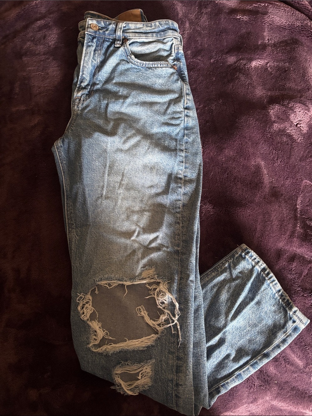 American Eagle Outfitters Light Blue Slim Straight Jeans with Knee Rips